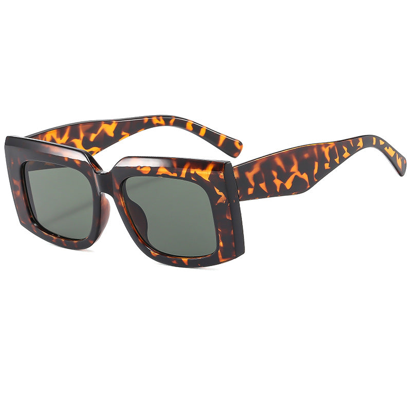 Dame Moda solbrille med markant kvadratisk ramme og UV-beskyttelse Skanto