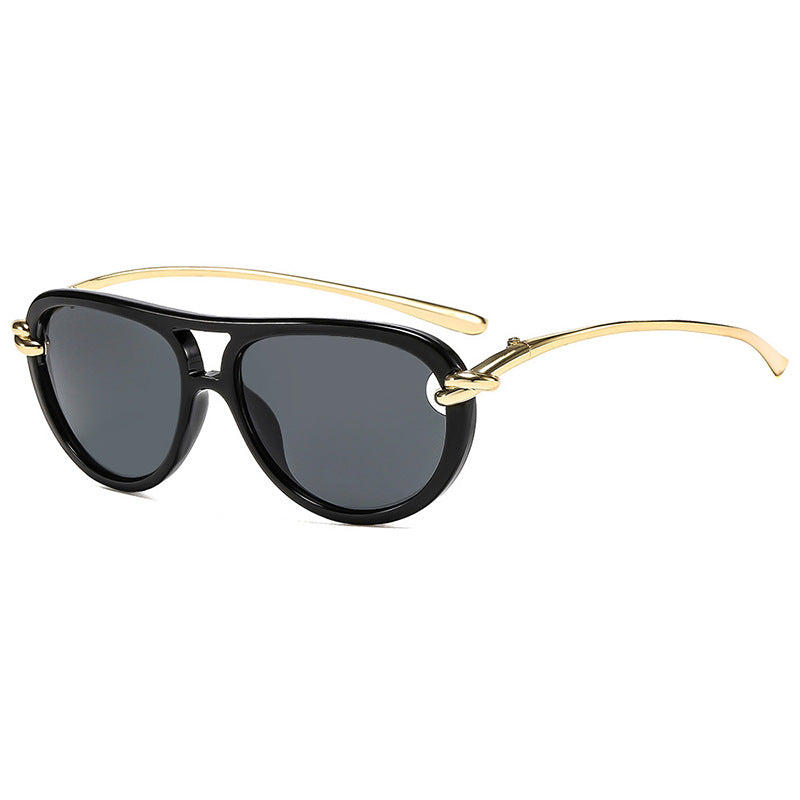 Dame Retro-solbrille med elegant ramme og polariserte linser Skanto