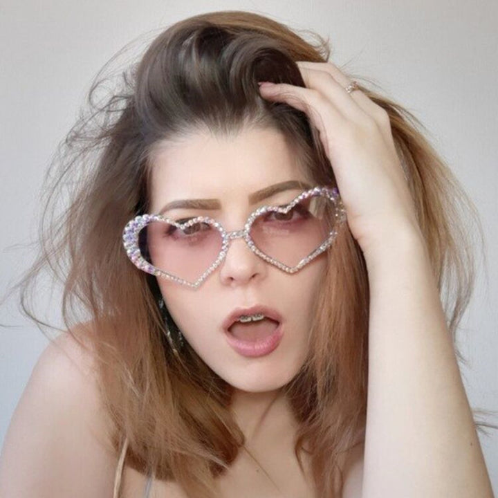 Dame hjerteformet solbrille med strassbesatt ramme Skanto