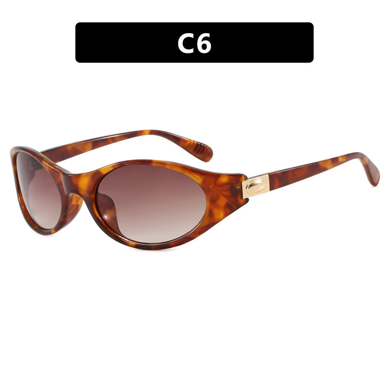 Dame stilfull solbrille i elegant ovalt design med beskyttende UV-filter Skanto