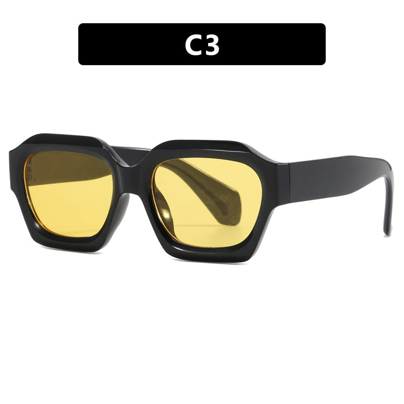 Dame moteriktig solbrille i innovativ design Skanto