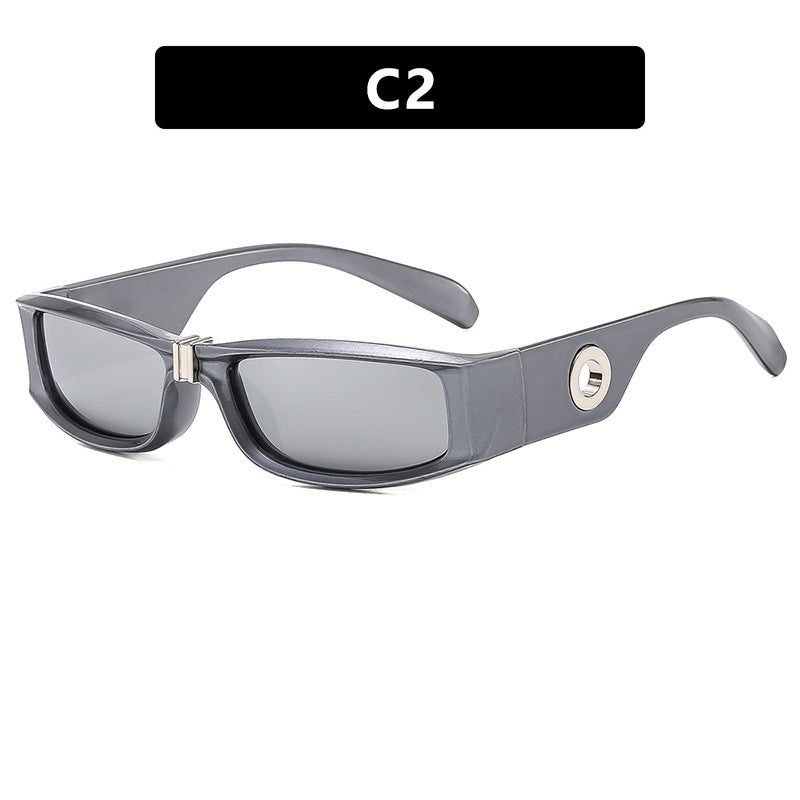 Dame moteriktig solbrille med beskyttende UV-filter og robust ramme Skanto
