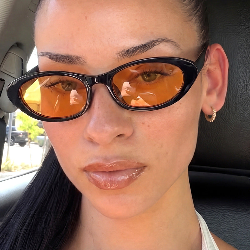 Dame Cat-Eye solbrille med beskyttende UV-filter og elegant rammestruktur Skanto