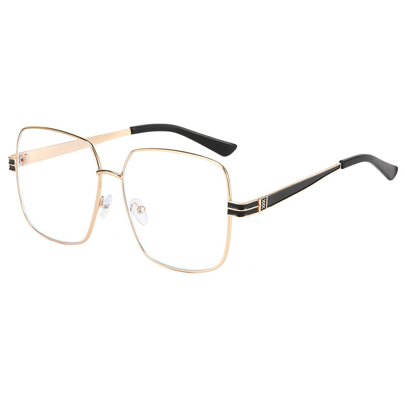 Dame moteriktig firkantet brille med filigran metallramme Skanto