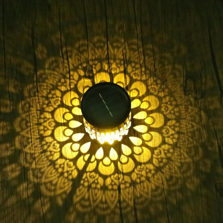 Solarlampe med intrikate mandala utskjæringer og varm LED spotlight Skanto