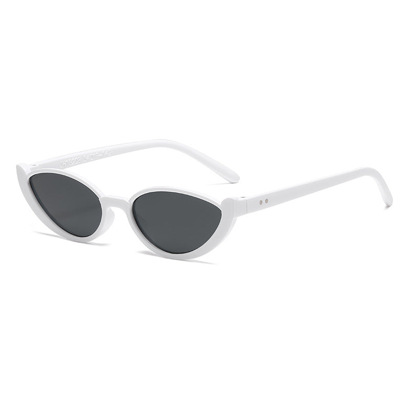 Dame elegant solbrille i stilfull kattøye-design Skanto