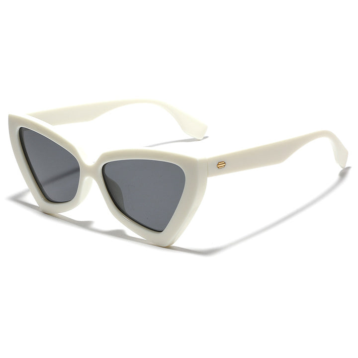 Dame Cat-Eye solbriller med speilende linser og robust ramme Skanto