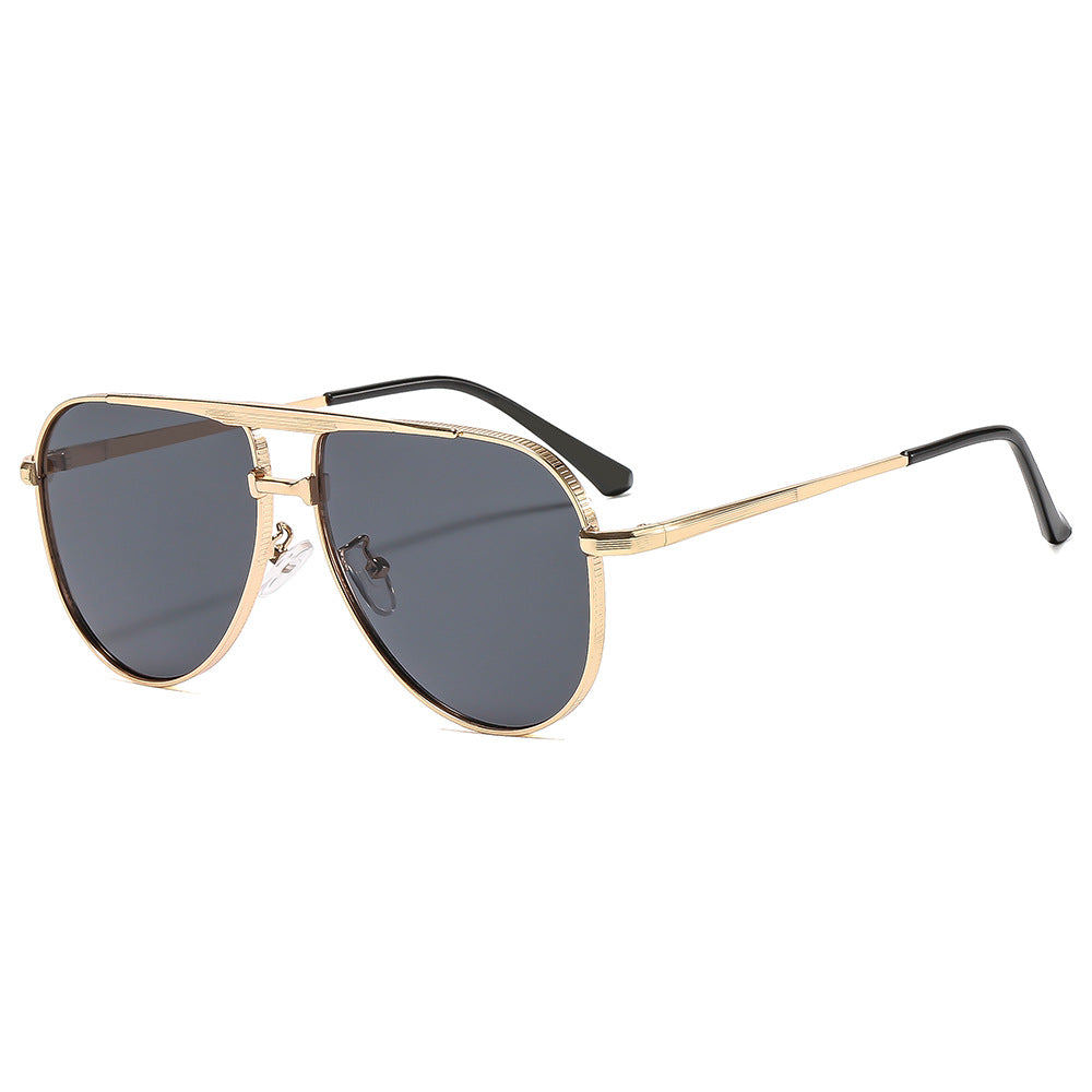 Dame modische Aviator-solbrille med elegant metallramme og UV400-beskyttelse Skanto