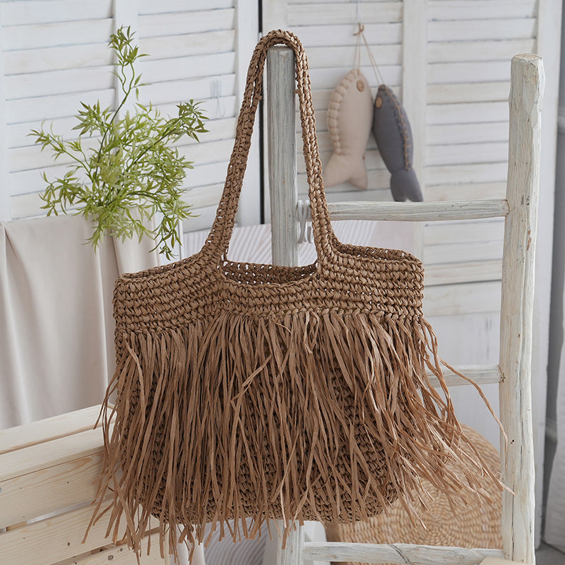 Håndlaget strandveske med fransete design Skanto