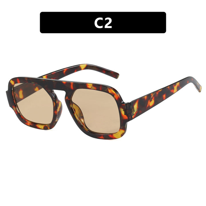 Dame moteriktig solbrille i moderne retro-stil Skanto