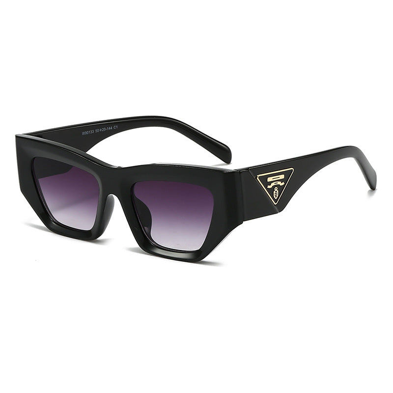 Dame Designer solbrille med moderne, geometrisk ramme Skanto