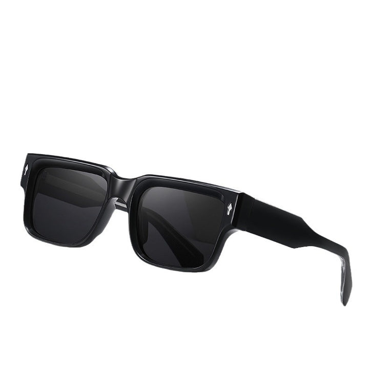 Dame solbrille i moderne, kantet design Skanto