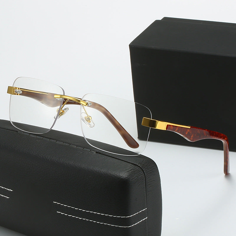Dame moteriktig halvrammebrille med elegant metall- og plastmix Skanto