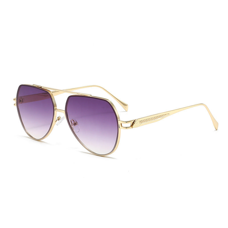Dame Designer-solbrille i stilfull, bølget metallramme Skanto