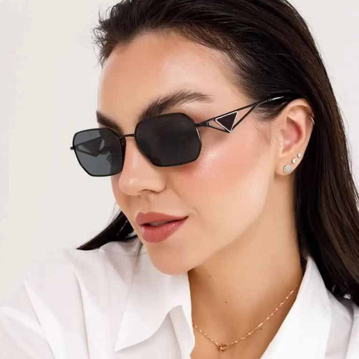 Dame geometrisk luksus solbrille med smal høyglans ramme Skanto