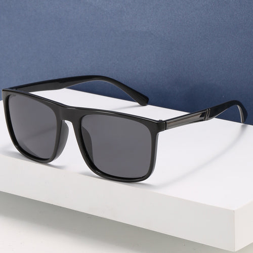 Dame moderne solbriller i minimalistisk design Skanto