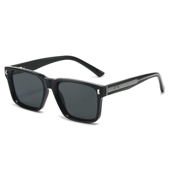 Dame Fashion-solbrille med UV400-beskyttelse og moderne, kantete design Skanto