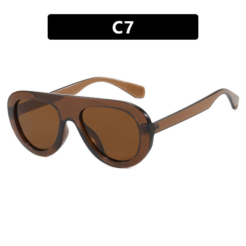 Dame moteriktig oversized solbrille med beskyttende UV-filter og komfortabel ramme Skanto