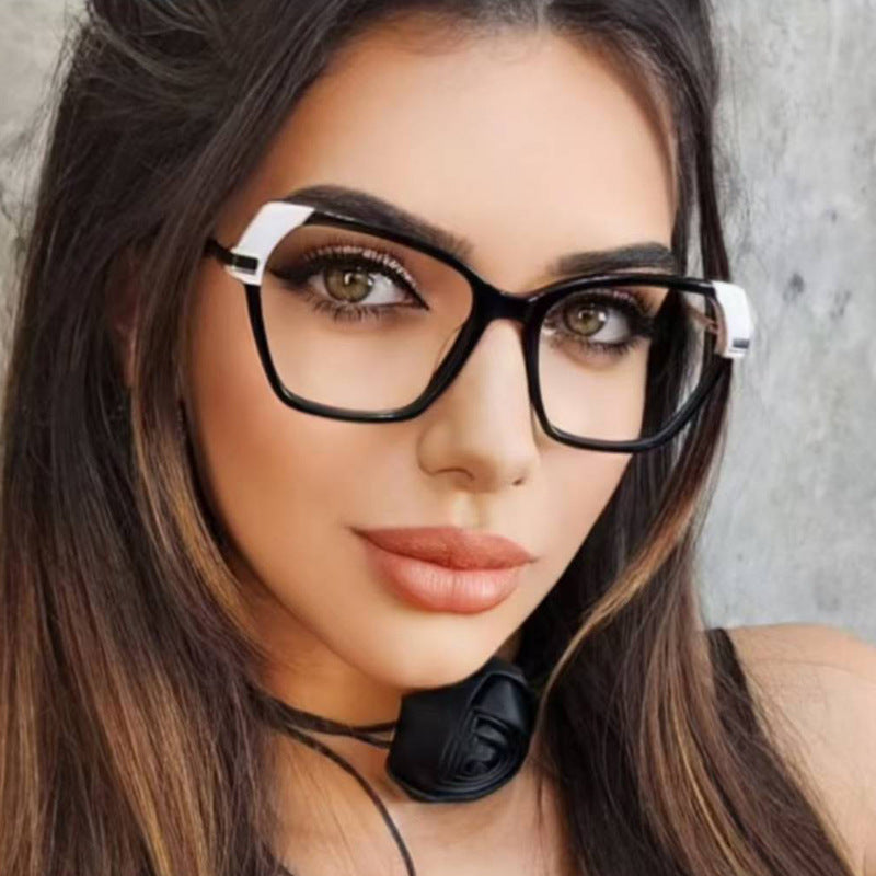 Dame kvadratisk solbrille med elegant metallramme og beskyttende UV-filter Skanto