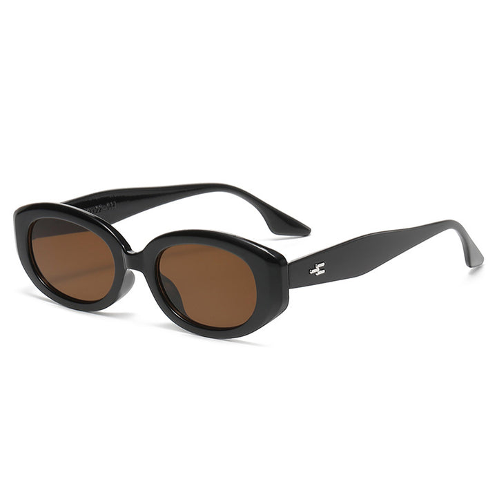 Dame moteriktig solbrille med moderne, oval ramme Skanto