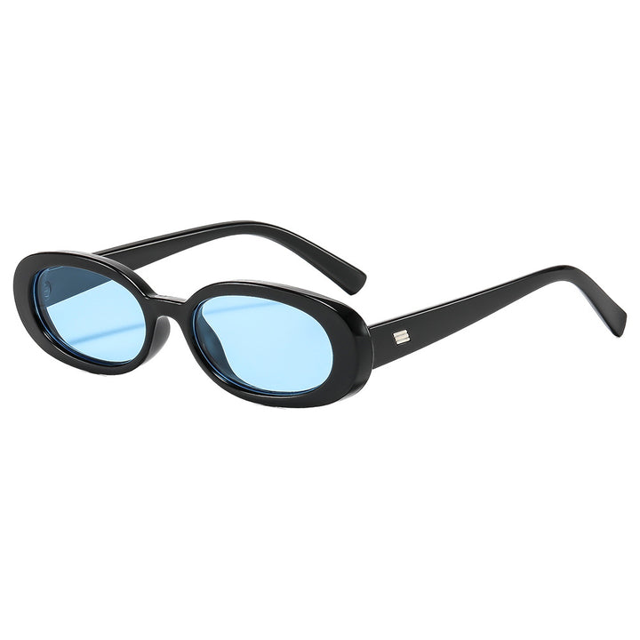 Dame stilfulle solbriller med oval ramme og trendy linser Skanto