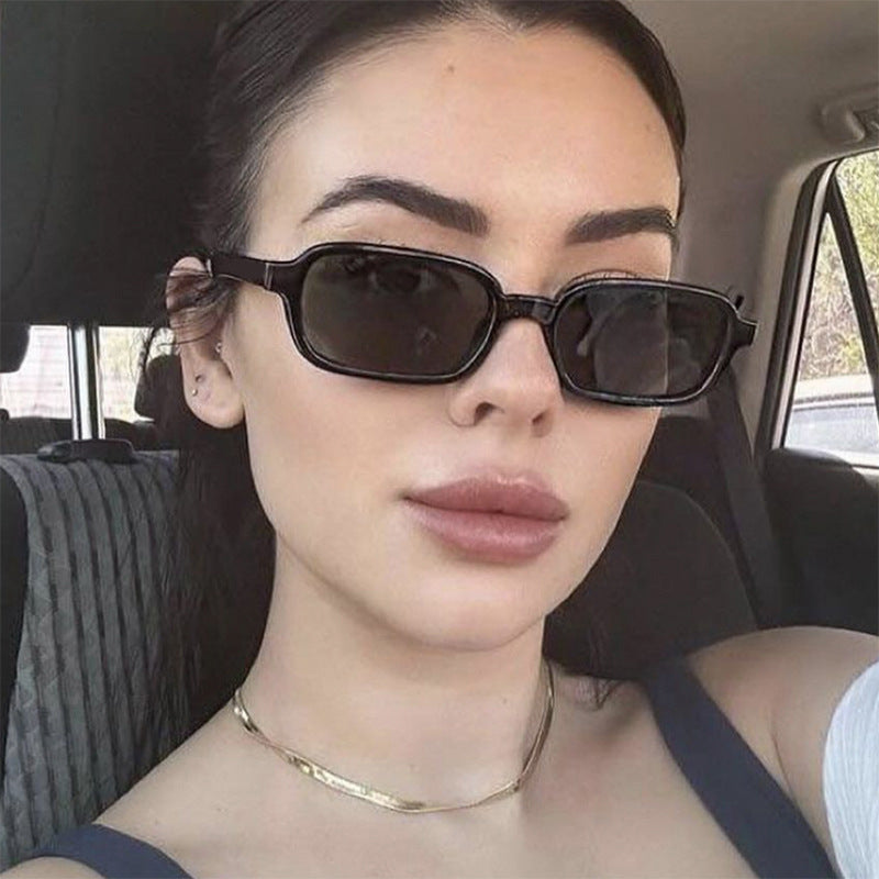 Dame kvadratisk solbrille med unikt, ekstravagant design og UV-beskyttelse Skanto