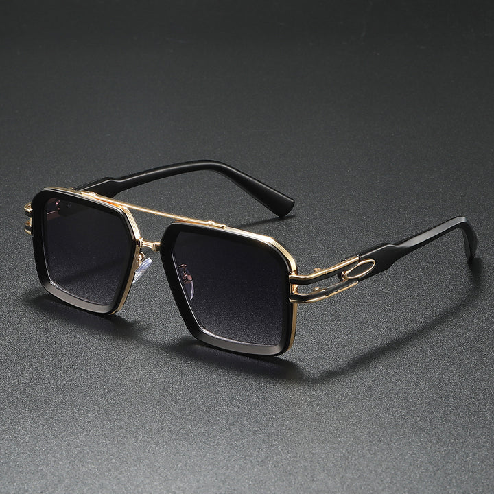 Dame moteriktig solbrille i moderne kantet design Skanto