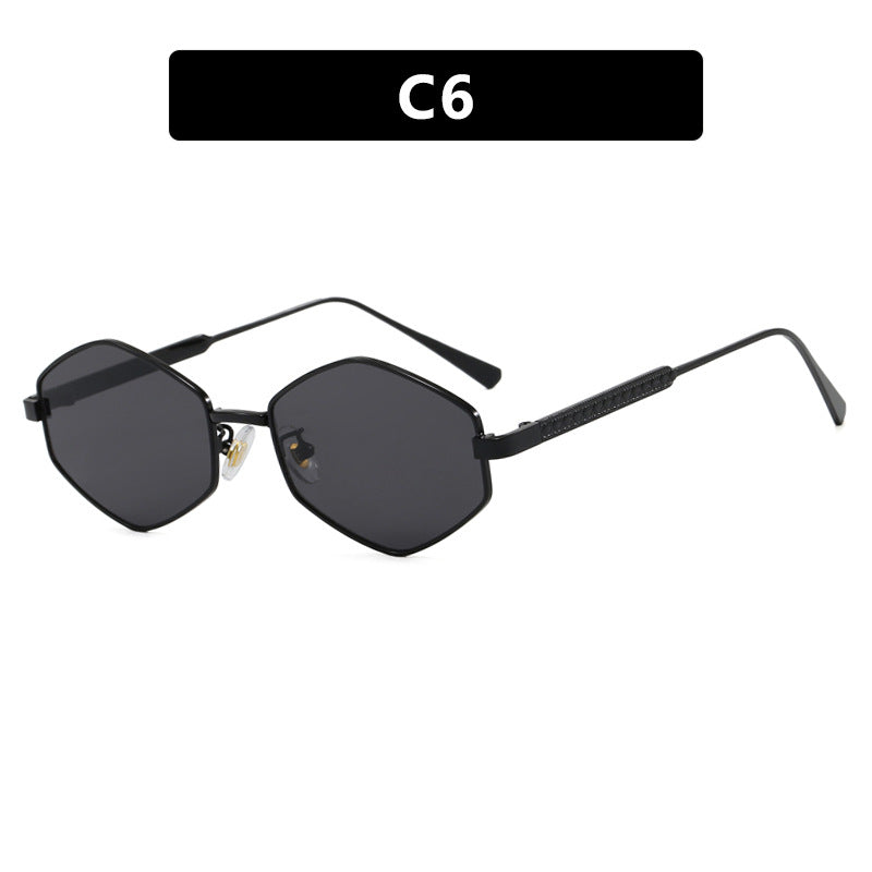 Dame hexagonal solbrille med elegante metallaksenter og UV-beskyttelse Skanto