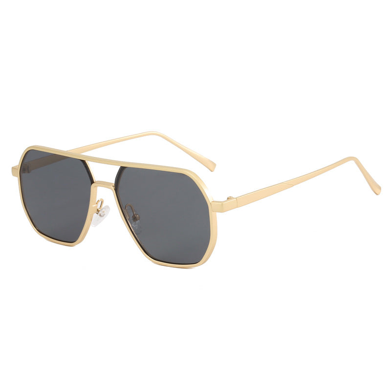 Dame trendy solbrille med moderne geometrisk ramme Skanto