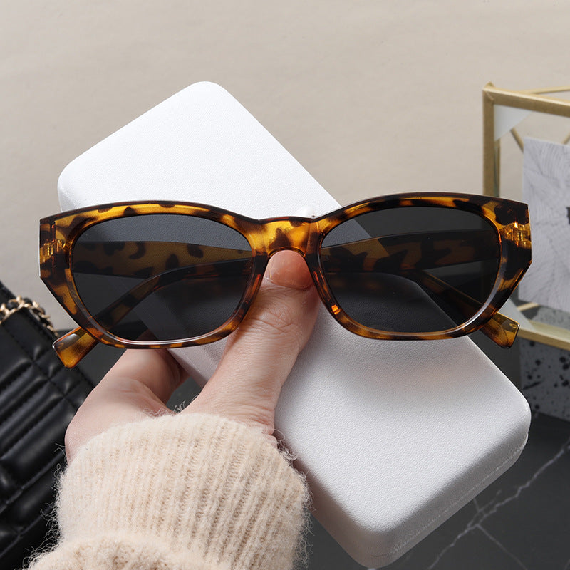 Dame Cat-Eye solbriller med stilfull ramme og UV-beskyttelse Skanto