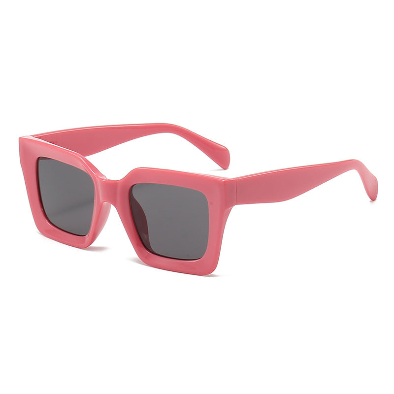 Dame trendy kvadratiske solbriller med trendy ramme og beskyttende UV-filter Skanto
