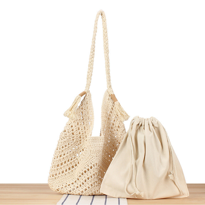 Handbag made of woven natural material with inner pocket Skanto