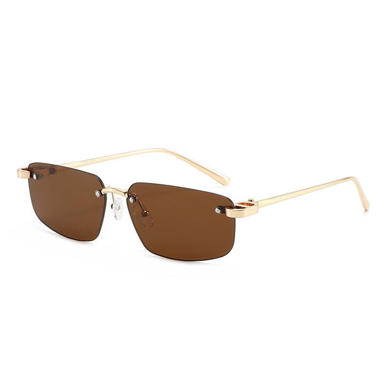 Dame moteriktig rektangulær solbrille med minimalistisk ramme Skanto