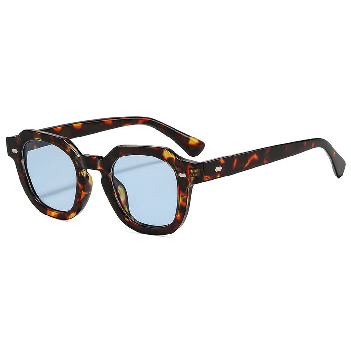 Dame solbrille i moderne design med polariserte linser Skanto