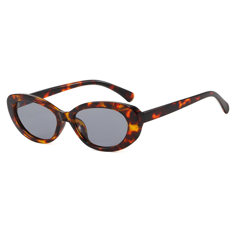 Dame moter Cat-Eye solbriller med UV-beskyttelse og elegant ramme Skanto