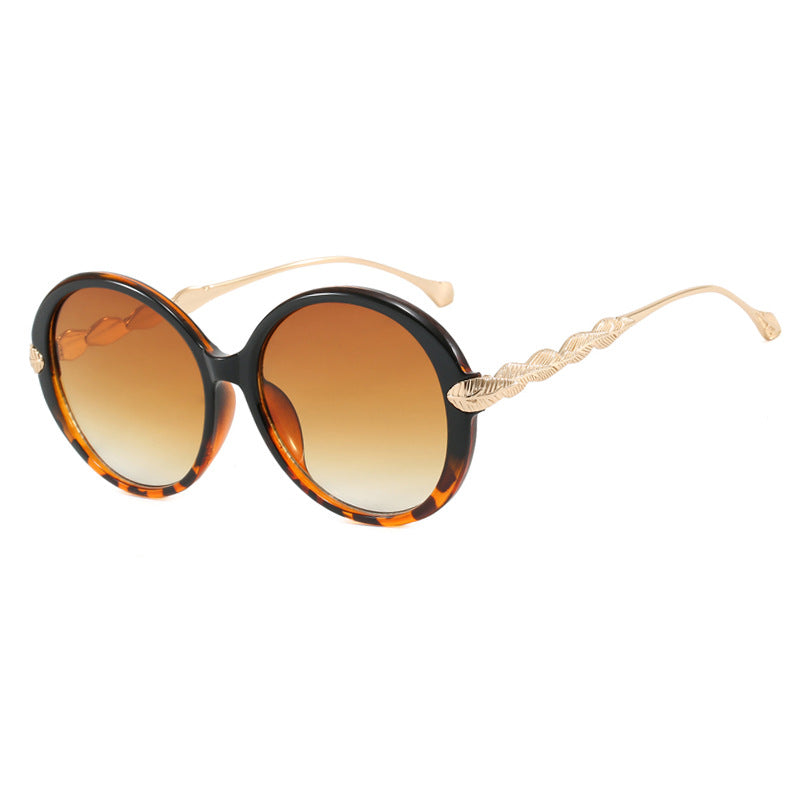 Dame stor rund solbrille med dekorative metalakser Skanto