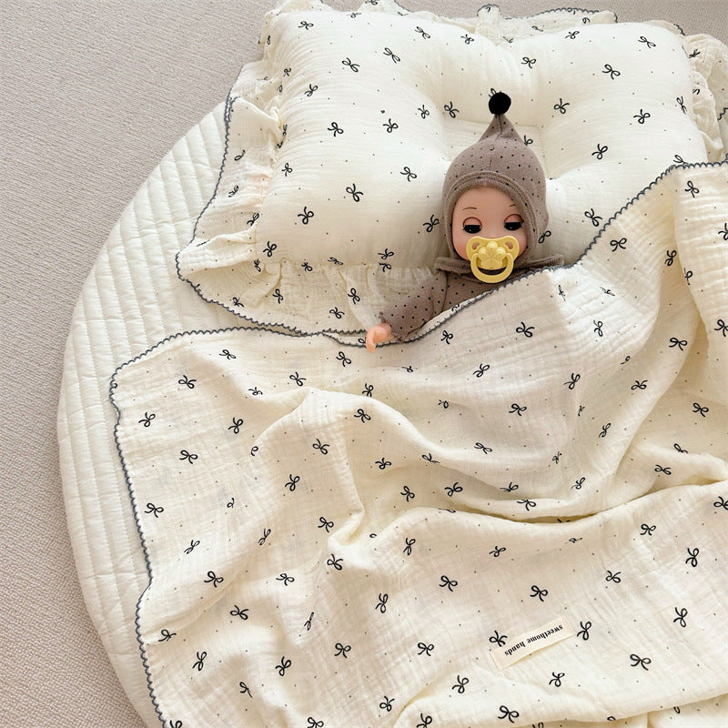 Unisex Musselinteppe med delikat blomsterdesign og elegante volanger Skanto