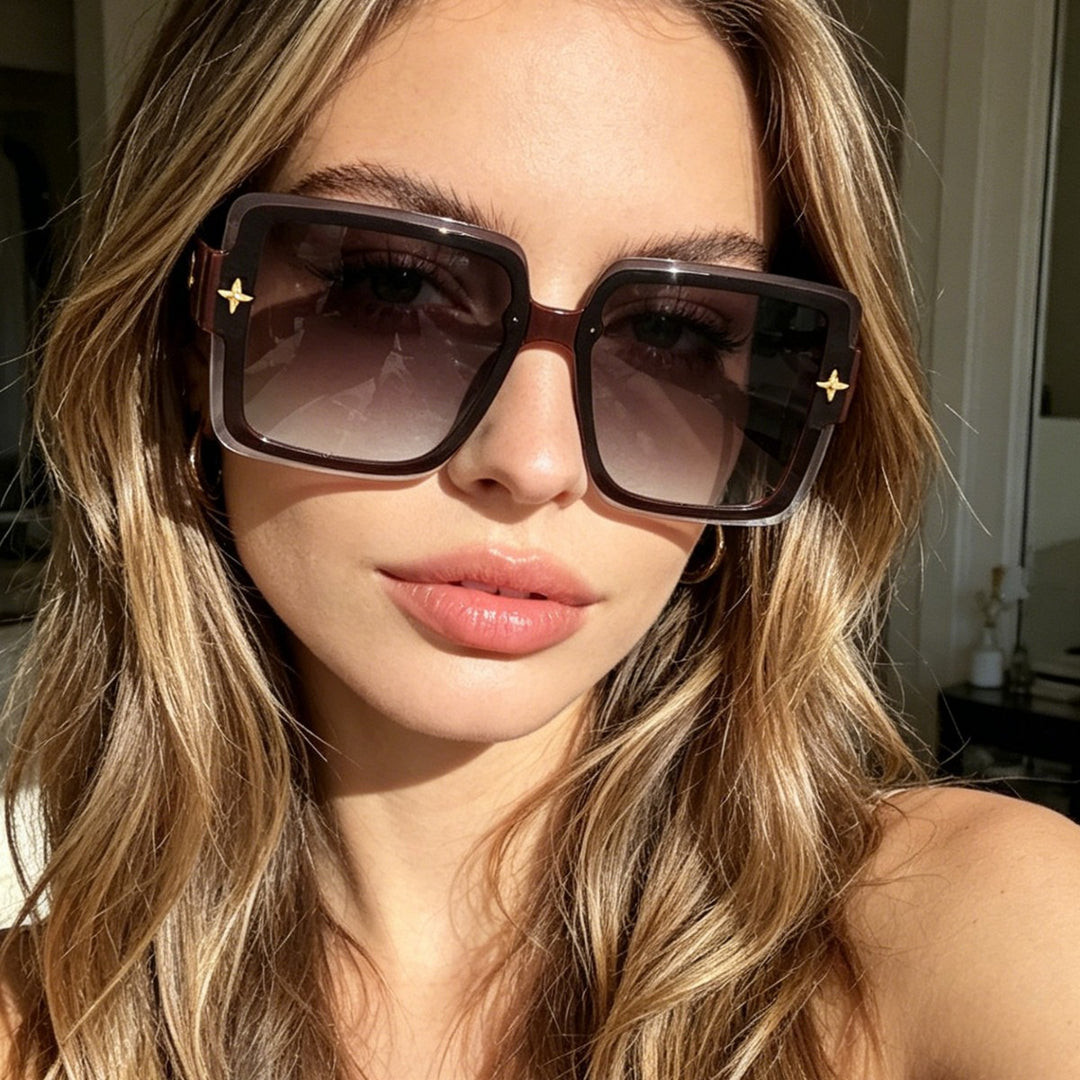 Dame moteriktig kvadratisk solbrille med elegant ramme Skanto