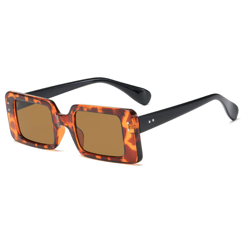 Dame trendy firkantet solbrille med moderne design og UV-beskyttelse Skanto