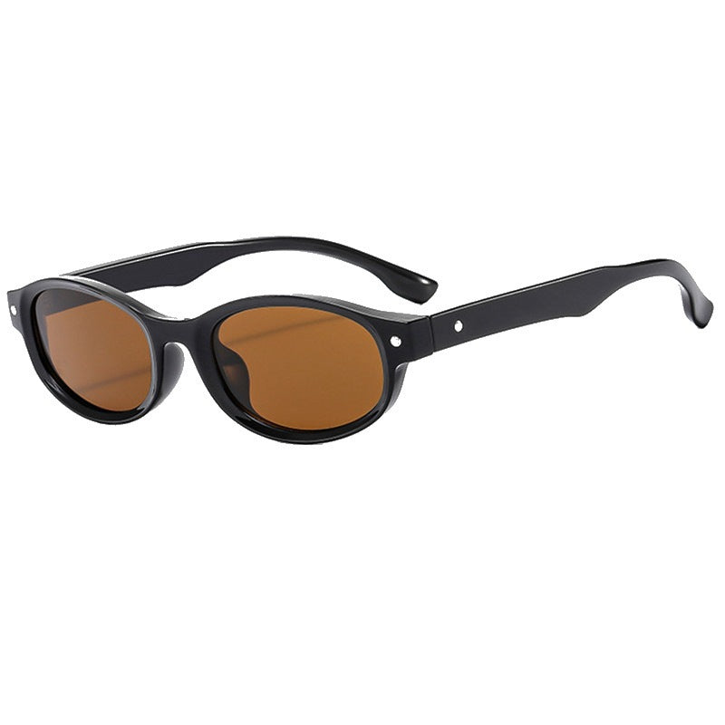 Dame moteriktig solbrille med elegant ramme Skanto