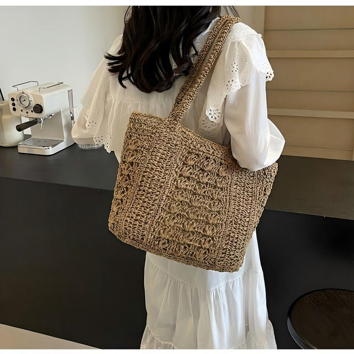 Håndveske i boho-stil laget av flettet naturmateriale Skanto