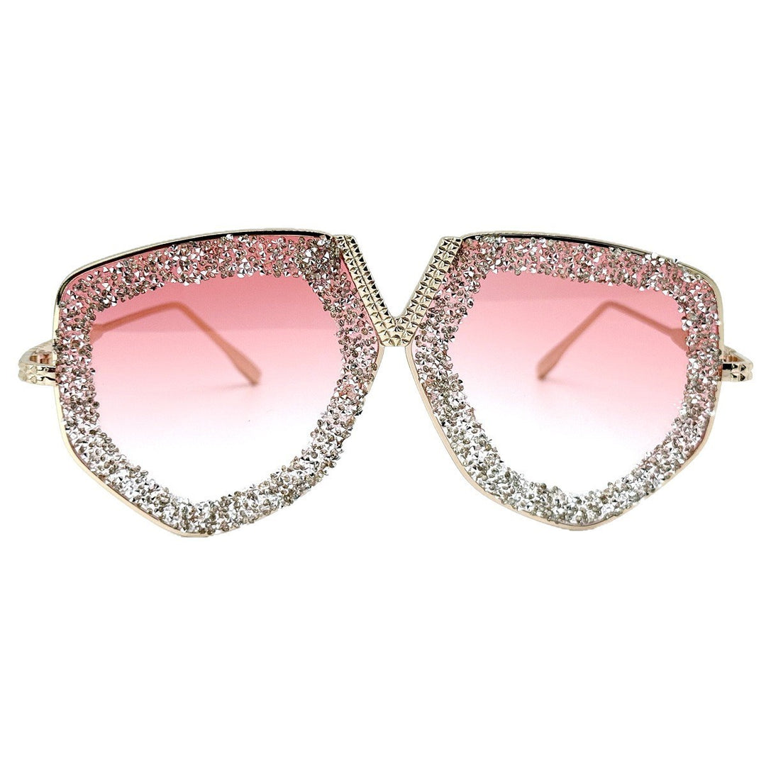 Dame moteriktig solbrille med glitrende ramme og elegant form Skanto