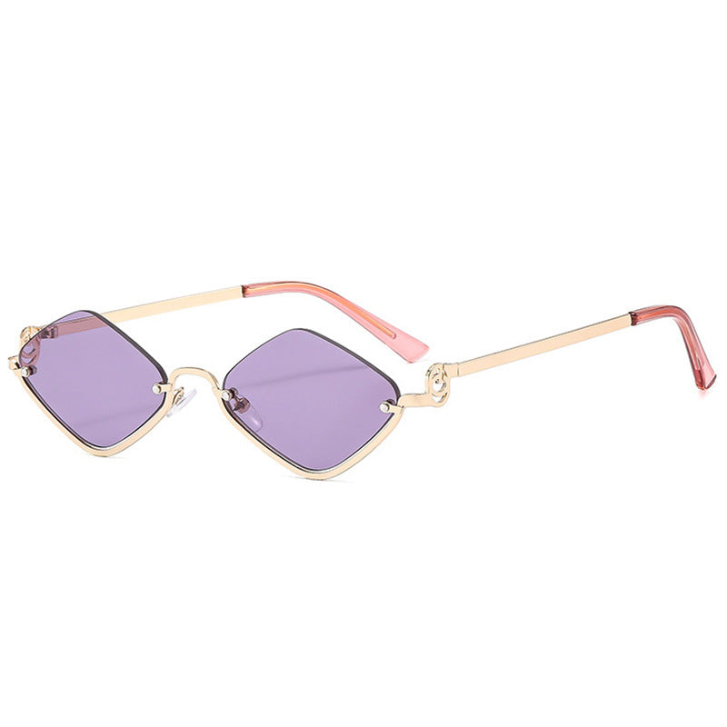 Dame trendy kvadratisk solbrille med filigran metallramme Skanto