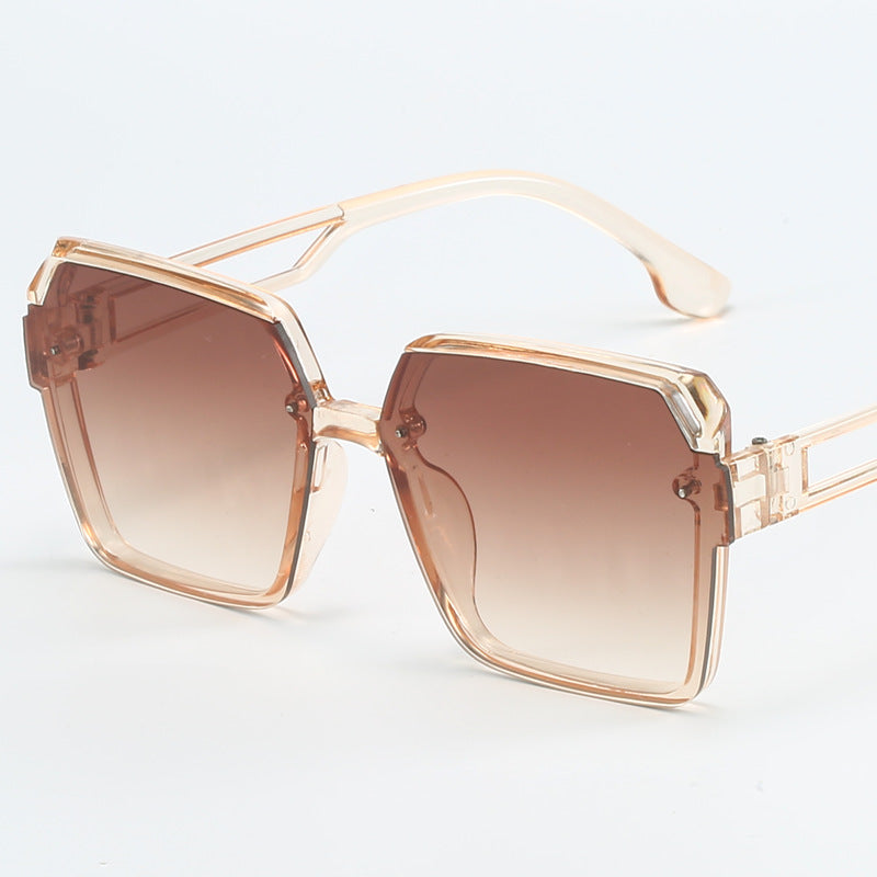 Dame moteriktig kvadratisk solbrille med filigran design Skanto
