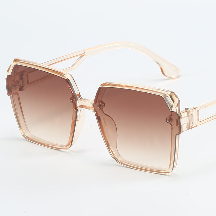 Dame moteriktig kvadratisk solbrille med filigran design Skanto