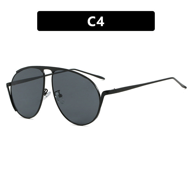 Dame moteriktig pilot-solbrille med polariserte linser og elegant metallramme Skanto