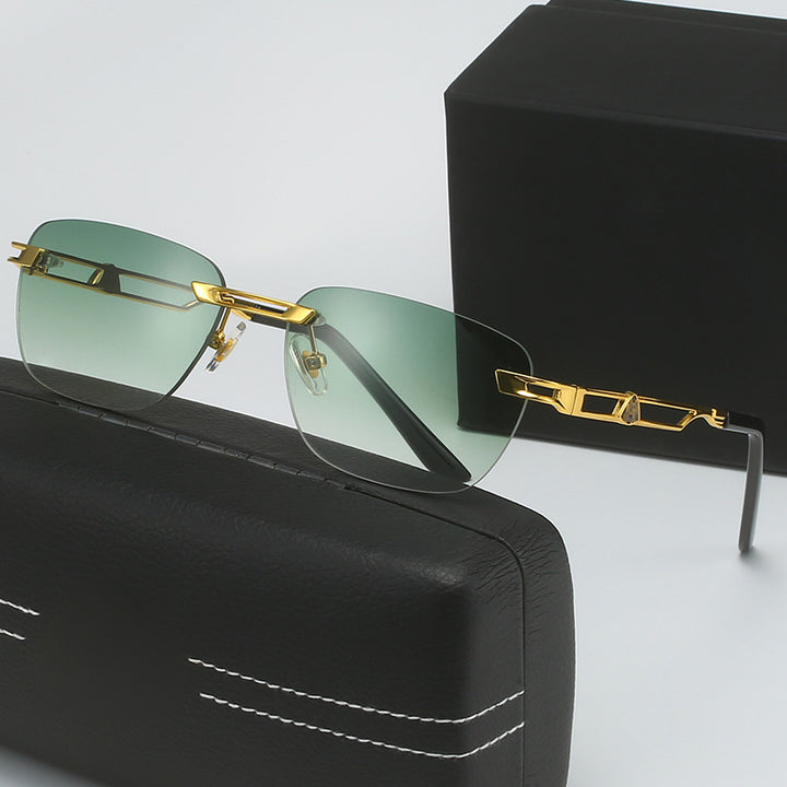 Dame Designer solbrille med elegant metallramme Skanto