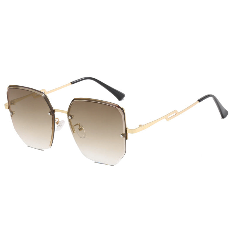 Dame geometrisk designer-solbrille med speilende linser Skanto