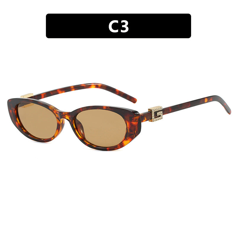 Damer cat-eye solbrille med elegant metallramme og beskyttende UV-filter Skanto