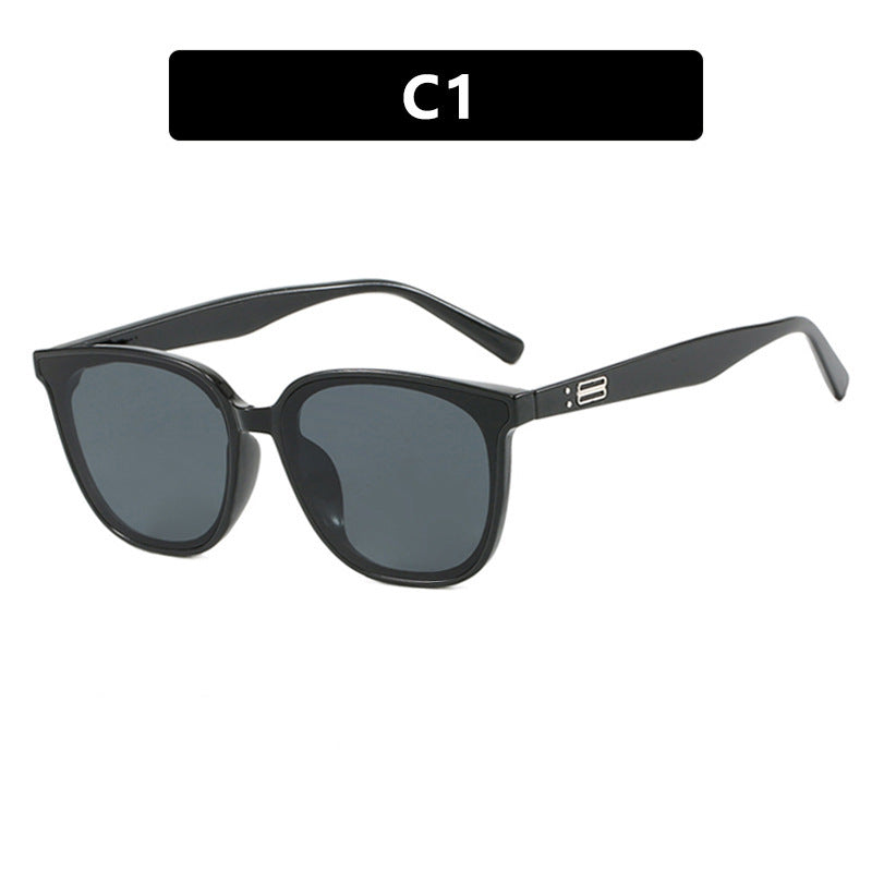 Dame elegant solbrille med trendy gjennomsiktig ramme Skanto